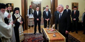 Ορκίστηκε υπουργός Αμυνας ο Ευάγγελος Αποστολάκης(Φωτογραφία: EUROKINISSI/ΓΙΩΡΓΟΣ ΚΟΝΤΑΡΙΝΗΣ)