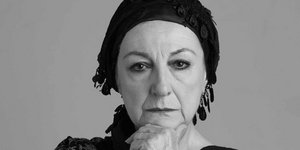 Η ηθοποιός Αννίτα Σαντοριναίου. Φωτογραφία από την παράσταση «Ευτυχία Παπαγιαννοπούλου»