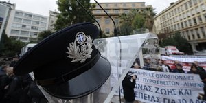 Νέο μπαράζ διεκδικήσεων από ένστολους /Φωτογραφία: Εurokinissi