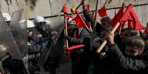 ενταση στην πορεία των εκπαιδευτικών/Φωτογραφία: Intimenews