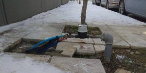 Εκτεθειμένα υδρόμετρα στη Σίνδο / Φωτογραφία: ΕΥΑΘ