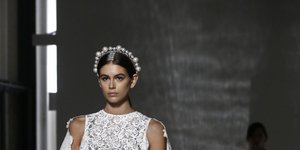 H Kaia Gerber στην πασαρέλα