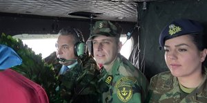 Ο Πάνος Καμμένος στο ελικόπτερο πάνω από τα Ιμια