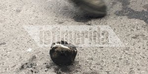 Τι έριξαν οι αστυνομικοί στο πλήθος 