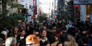 Καταστήματα στην Ερμού (Φωτογραφία: EUROKINISSI / ΒΑΣΙΛΗΣ ΡΕΜΠΑΠΗΣ)
