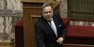 Το επίσημο κείμενο του τροποποιημένου Συντάγματος της ΠΓΔΜ κατέθεσε ο Γ. Κατρούγκαλος στη Βουλή -Intimenews/ΛΙΑΚΟΣ ΓΙΑΝΝΗΣ