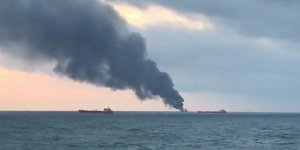 Φωτιά σε δύο πλοία στο στενό του Κερτς