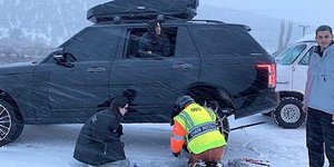 Κόρτνεϊ και Κένταλ ζήτησαν βοήθεια για τις αλυσίδες. Φωτογραφία: Instagram