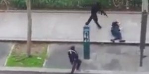 Οι εκτελεστές έξω από το Charlie Hebdo δολοφονούν αστυνομικό  
