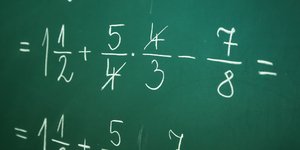 Τα κλάσματα... παίδευαν αυτόν τον πιτσιρικά/ Φωτογραφία: shutterstock