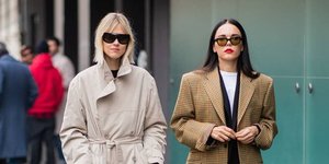Γυναίκα ποζάρει στον φακό/Φωτογραφία Instagram @thestylestalkercom