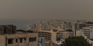 Πυκνό «νέφος» σκόνης πάνω από την πόλη της Ρόδου / Φωτογραφία: Σταύρος Κεσεδάκης/Facebook