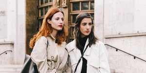 Fashionista ποζάρουν στο φακό/ Φωτογραφία: Instagram @collagevintage2