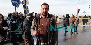ο 35χρονος που έπιασε τον σταυρό