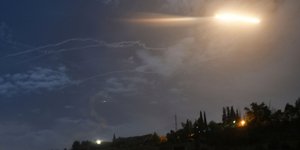 Ενας από τους πυραύλους των Ισραηλινών που έπληξε ιρανικές δυνάμεις στη Συρία / Φωτογραφία: AP Images
