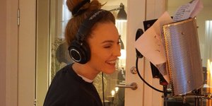 Η Τάμπτα ηχογραφεί το  «Replay»