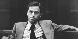 Ο διαβόητος δολοφόνος Τεντ Μπάντι στο δικαστήριο του Μαϊάμι το 1979 (Φωτογραφία: ΑΡ)