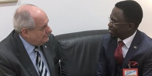 Ο Τέρενς Κουίκ με τον ομολογό του της Κένυας- φωτογρφία twitter