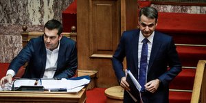 Αγρια μάχη για τις Πρέσπες στη Βουλή μεταξύ Μητσοτάκη-Τσίπρα -Φωτογραφία: EUROKINISSI/ ΓΙΩΡΓΟΣ ΚΟΝΤΑΡΙΝΗΣ