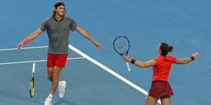 Τσιτσιπάς και Σάκκαρη πανηγυρίζουν