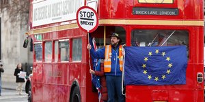 Πολέμιοι του Brexit αρνούνται να καταθέσουν τα όπλα στη Βρετανία (Φωτογραφία: ΑΡ/Alastair Grant)