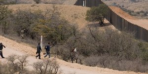 Έως και 3.000 μετανάστες έχουν βρει το θάνατο την τελευταία 20ετία στην προσπάθεια να περάσουν στην Αριζόνα (Φωτογραφία αρχείου: ΑΡ)