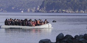 βάρκα με πρόσφυγες/Φωτογραφία: Eurokinissi