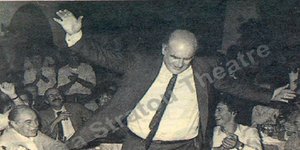 Ενα από τα περίφημα ζεϊμπέκικα του Ανδρέα Παπανδρέου 