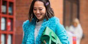 Μια street style σταρ ποζάρει στον φακό/ Φωτογραφία: Getty/Ideal Image