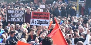 Διαδήλωση στα Τίρανα (Φωτογραφία: Twitter)