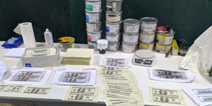 έφτιαχναν πλαστά χαρτονομίσματα