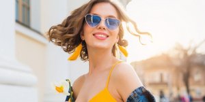 Κορίτσι στον ήλιο/Φωτογραφία: Shutterstock