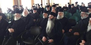 Η σύναξη των ιερέων της μητρόπολης Καλαβρύτων / Φωτογραφία: thebest