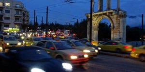 Κίνηση στους δρόμους/ Φωτογραφία: Eurokinissi- ΚΟΝΤΑΡΙΝΗΣ ΓΙΩΡΓΟΣ