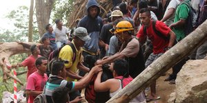 κατάρρευση χρυσωρυχείου/Φωτογραφία: AP