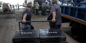 Προετοιμασία εκλογών -Μεταφέρονται οι κάλπες