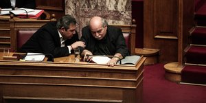 Ο πρόεδρος των ΑΝΕΛ Πάνος Καμμένος και ο πρόεδρος της Βουλής Νίκος Βούτσης / Φωτογραφία: SOOC