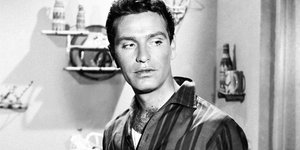 Ο Νίκος Κούρκουλος στον Κατήφορο/ Φωτογραφία: Imdb