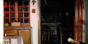 Το εσωτερικό της ταβέρνας όπου εκτυλίχθηκε η τραγωδία / Φωτογραφία: EUROKINISSI