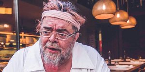 Ο Σταμάτης Κραουνάκης  