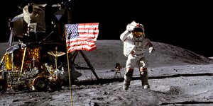 O Αμερικανός αστροναύτης Τζον Γιανγκ στη Σελήνη τον Απρίλιο του 1972 (Φωτογραφία:Charles M. Duke Jr./NASA via AP)