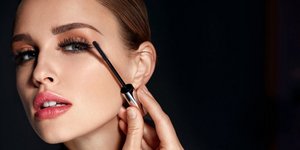 Η μάσκαρα είναι η λεπτομέρεια που πάντα αναβαθμίζει το μακιγιάζ/ Φωτογραφία: Φωτογραφία: Shutterstock