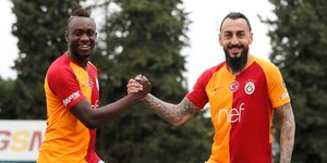 Δεξιά ο Κώστας Μήτρογλου με την φανέλα της Γαλατασαράι