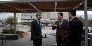 ΕΠΙΣΚΕΨΗ ΤΩΝ ΚΥΡ. ΜΗΤΣΟΤΑΚΗ & Μ. ΒΕΜΠΕΡ ΣΤΗΝ ΕΤΑΙΡΙΑ WORKABLE (EUROKINISSI/ ΣΤΕΛΙΟΣ ΜΙΣΙΝΑΣ)