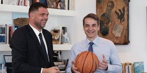 Ο Δημήτρης Παπανικολάου με τον πρόεδρο της ΝΔ Κυριάκο Μητσοτάκη