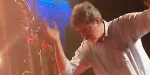 Στιγμιότυπο από το βαρύ... ζεϊμπέκικο του Παύλου Πολάκη / Φωτογραφία: Facebook