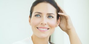 Τα ενυδατωμένα χείλη κάνουν το πρόσωπο πιο νεανικό/ Φωτογραφία: Shutterstock