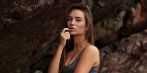 Κορίτσι στη φύση. Φωτογραφία: Christopher Campbell/Unsplash