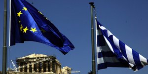 Κίτρινες κάρτες από την Κομισιόν στην Αθήνα. Φωτογραφία: EUROKINISSI- ΓΙΑΝΝΗΣ ΠΑΝΑΓΟΠΟΥΛΟΣ