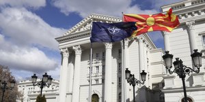 Τα Σκόπια δίνουν οδηγίες/ Φωτογραφία: AP- Dragan Perkovksi